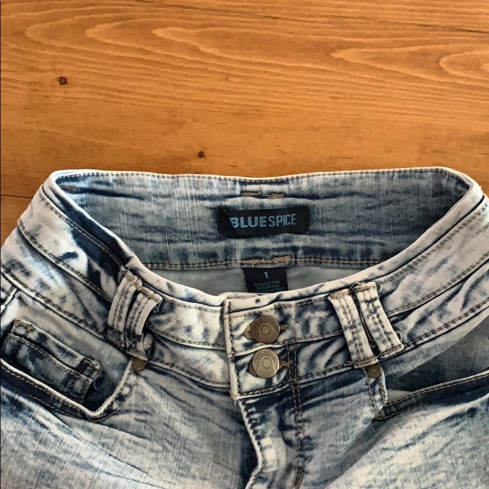 Shorts - Picture 3 of 3